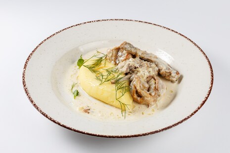 Кролик с картофельным пюре